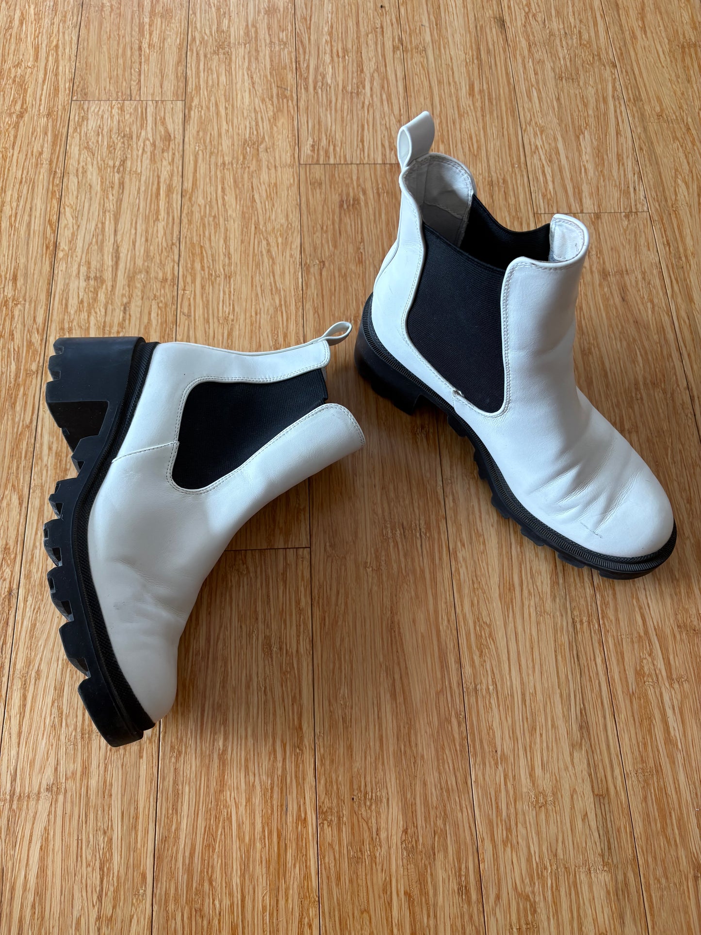 Women's Lulu's White Chunky Chelsea Boots - Size 8.5