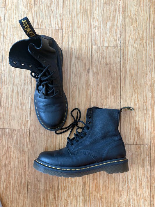Women's Doc Martens Boots - Hardly Worn - Size 8